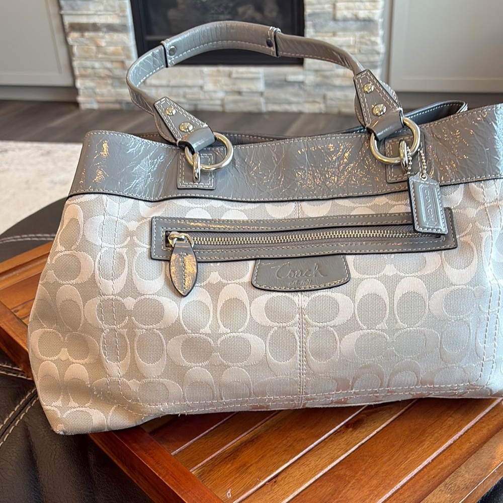 Coach Brooke Gray Signature Shoulder Bag - Picture 1 of 10